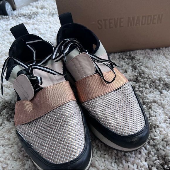 Very New - Steven Madden Sandals Sneakers - Picture 4 of 5